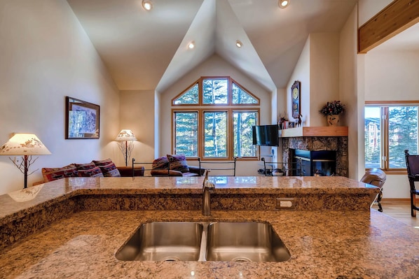 Interior - Beautiful Mountain Townhome with Hot Tub, Convenient Location! HL305 (Breckenridge)