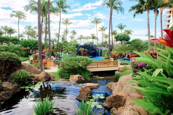 Property grounds - Maui Resort Rentals: Marriott's Maui Ocean Club 1BR Oceanfront Villa - New Lahaina and Napili Towers (Lahaina)