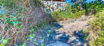 Private Hot Tub & Easy Access to the Beach - Dogs are Welcome