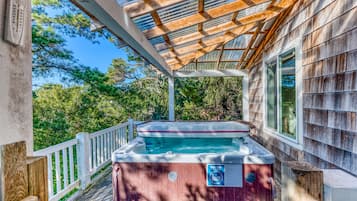 Bañera de hidromasaje al aire libre