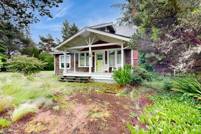 Charming Craftsman near park & Gearhart - dog-friendly