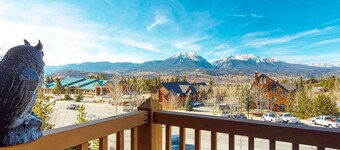 Centrally Located Studio with Stunning Views - Near Shopping, Dining, & Skiing