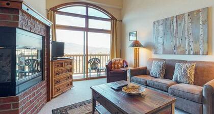 Centrally Located Studio with Stunning Views - Near Shopping, Dining, & Skiing