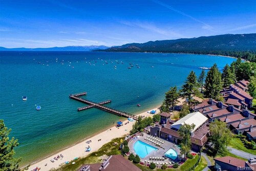 Lakeland Village - Private Beach - Large Studio - Pool View, King Bed, Full Kitchen