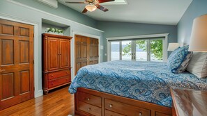 5 bedrooms, iron/ironing board, Internet, bed sheets - Stargazer: Relax on Keuka Lake with a hot tub and more! (Hammondsport)