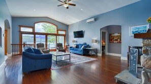 TV, peis og DVD-spiller