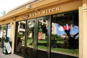 Exterior detail - Maui Beachfront Condo – Sugar Beach #430 – Stunning Ocean Views & Pool (Kihei, Maui)