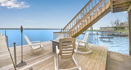 Lakeside Getaway - Modern Living At The Lake's Edge