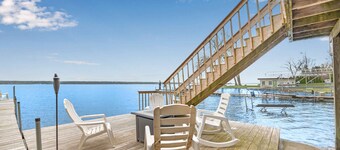 Lakeside Getaway - Modern Living At The Lake's Edge