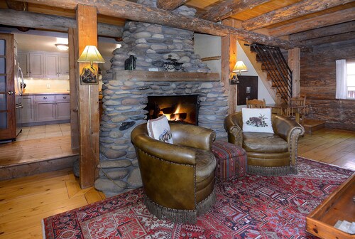 Gothic Charmer,Charming home on the West End of CB