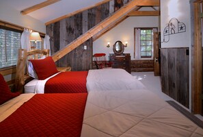 3 slaapkamers, een bureau, een strijkplank/strijkijzer, reisbedje