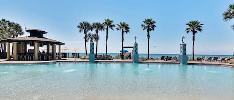 Una piscina cubierta, una piscina climatizada