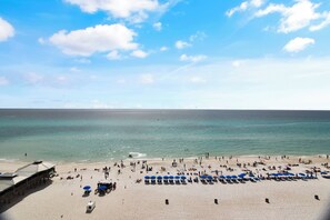 På stranden