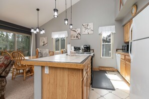 Fridge, microwave, stovetop, dishwasher