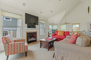 Smart TV, fireplace