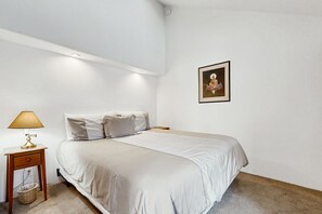 3 habitaciones, tabla de planchar con plancha y acceso a internet