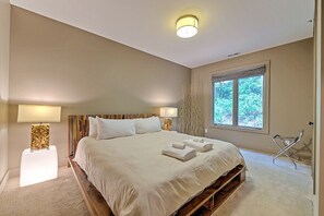 7 bedrooms, iron/ironing board, free WiFi, bed sheets