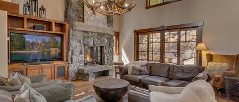 Télévision, cheminée