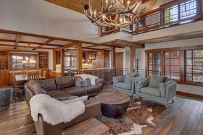 Televisión y chimenea 