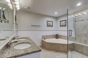 Baignoire, séchoir à cheveux, serviettes fournies