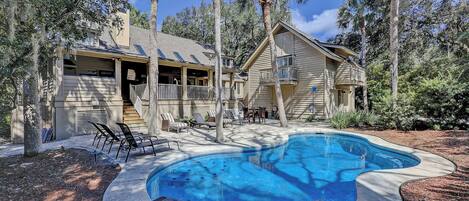 Een verwarmd zwembad