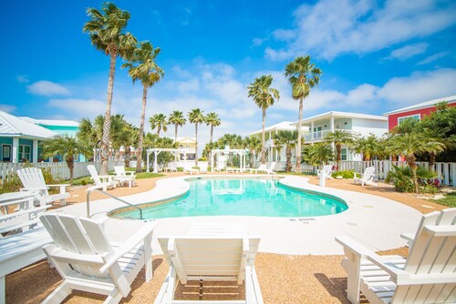 Huge Coastal Beach Home! Community Boardwalk!