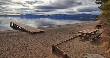 Nice home w/ HOA pool, close to Tahoe City & beach