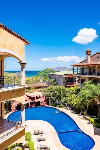 Sunrise 16☺Family Setting, Big Pool Beach facing in towns ♥