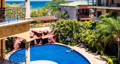 Sunrise 16☺Family Setting, Big Pool Beach facing in towns ♥