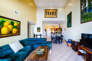TV, offices - Sunrise 16☺Family Setting, Big Pool Beach facing in towns ♥ (Tamarindo)