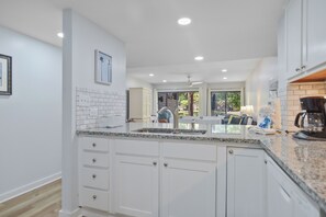 Interior - Greens Villa #108 - 2 bedrooms Near Ocean (Hilton Head Island)