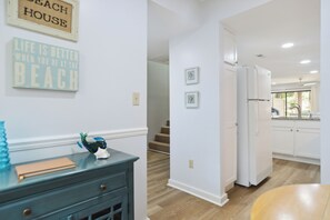 Interior - Greens Villa #108 - 2 bedrooms Near Ocean (Hilton Head Island)