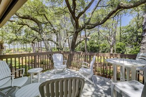 Outdoor dining - 1423 S. Beach Villa - Catch A Glimpse of Calibogue Sound & Beach (Hilton Head Island)
