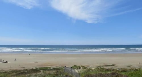 2 bed, 2 bath Hecta Beach front home - Traxler's Surfside Cottage