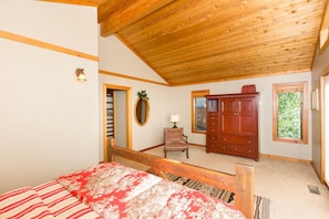 5 bedrooms, iron/ironing board, free WiFi, bed sheets
