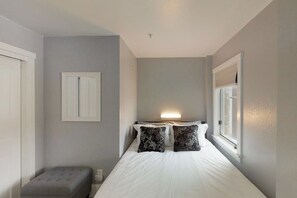 1 bedroom, iron/ironing board, internet, bed sheets - Alpine ski-in/out condo - walk to Mountain Village (Telluride)