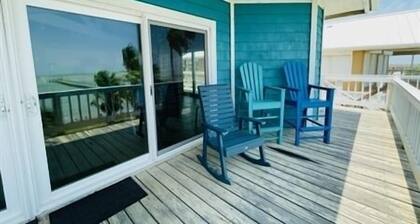 REEL Paradise. Great Place to Stay! New Private Pier. 4 Bedroom, 4.5 Bath.