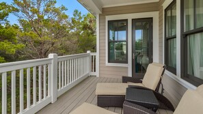 Terrace/patio - Modern Home for 12, 4 Mins to Beach, Pool + Free Attraction Tickets! (Santa Rosa Beach)