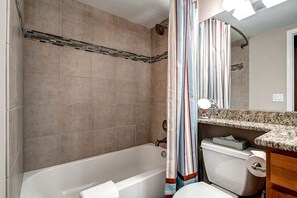 Combined shower/bathtub, free toiletries, hair dryer - Panorama Alpine Condo: Hip Downtown Location (Breckenridge)