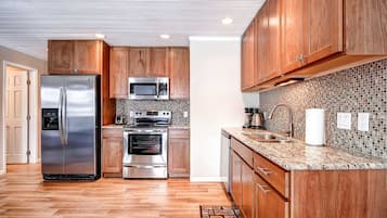 Coffee/tea maker, fridge, microwave, stovetop