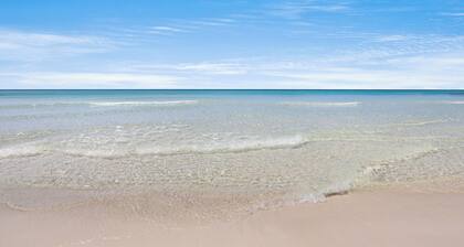 Aqua Bella- Community Pool, Tennis, & Beach Access