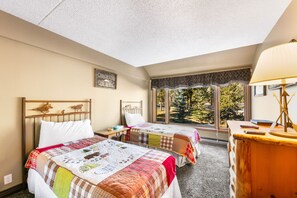 4 bedrooms, iron/ironing board, Internet, bed sheets