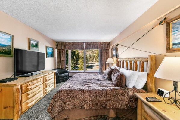 4 bedrooms, iron/ironing board, Internet, bed sheets