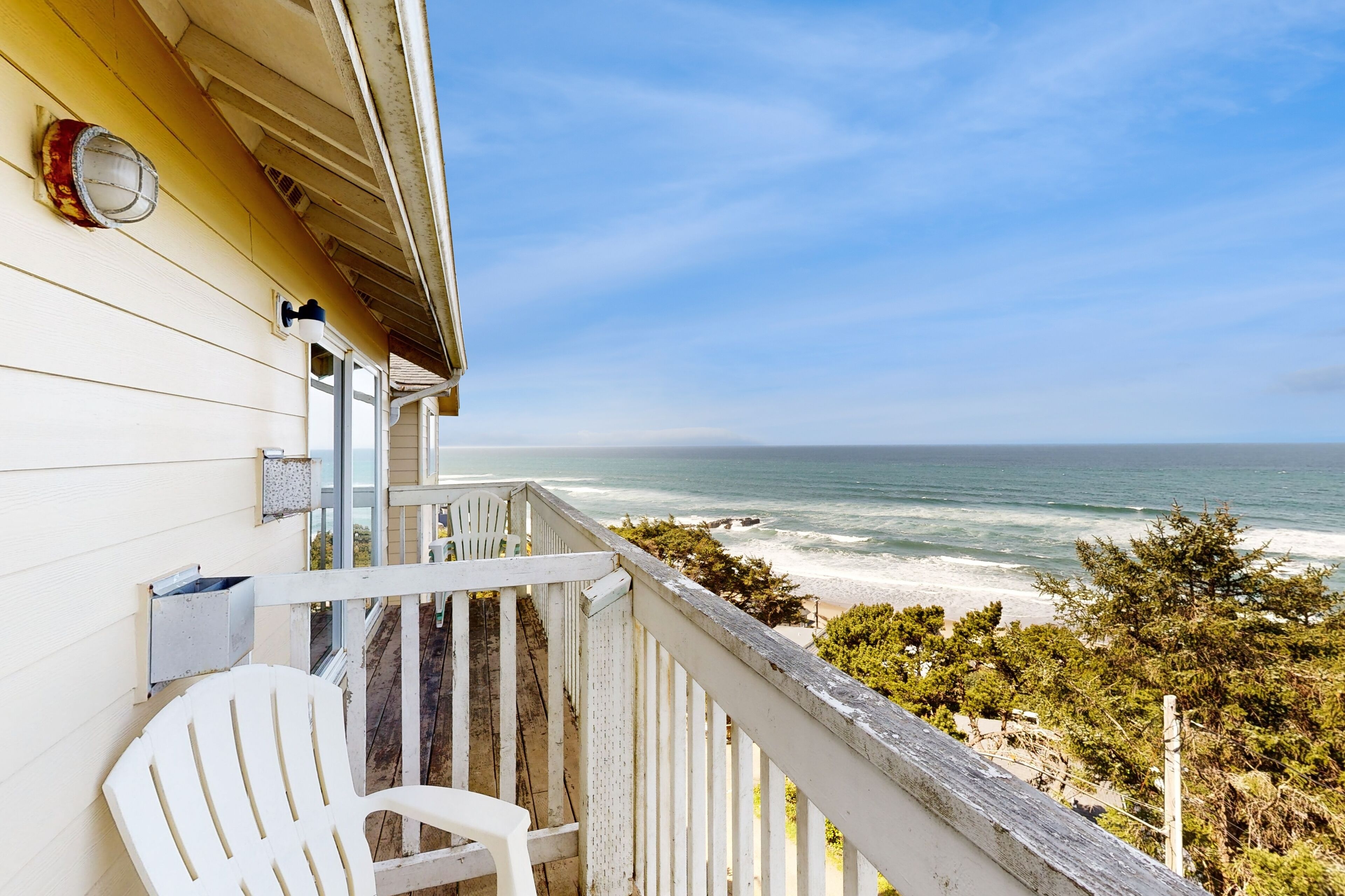 Dog-Friendly Studio with Ocean Views, WiFi - Short Walk to the Beach