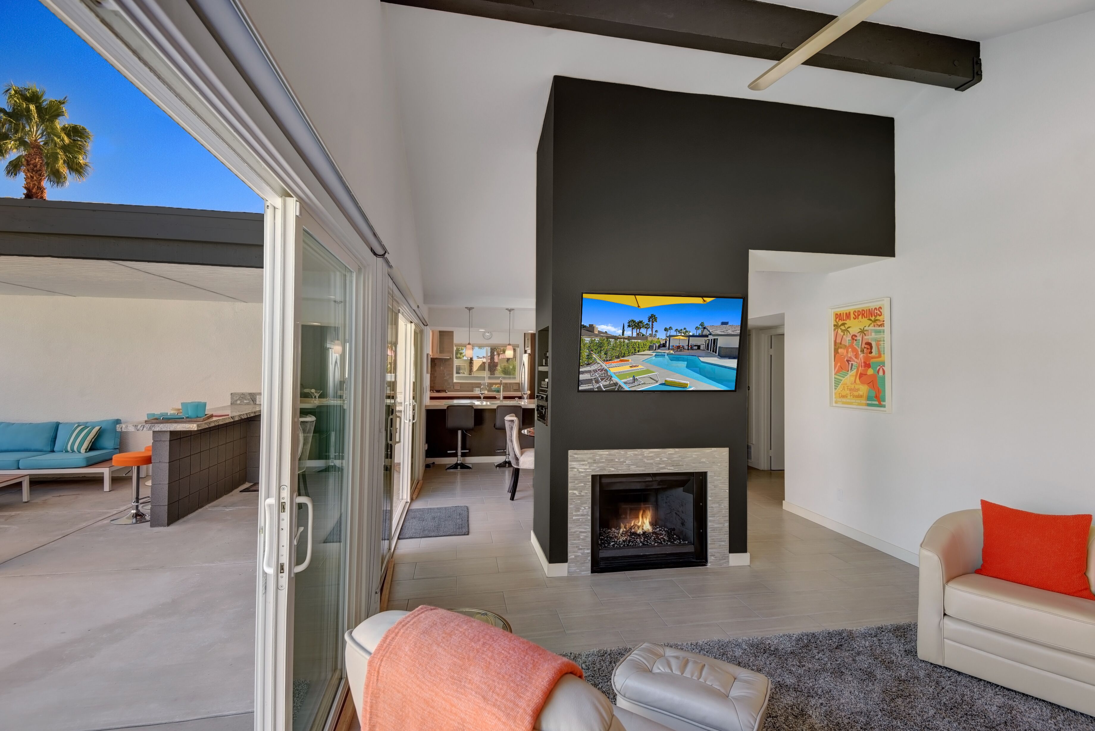 Smart-TV, Kamin, DVD-Player