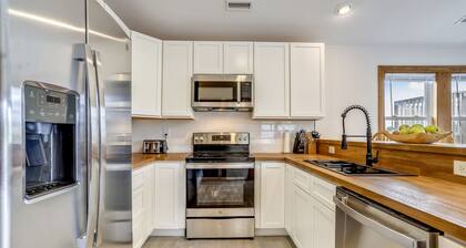 Yksityinen uima-allas, poreallas, pelihuone, lemmikkieläimet! Yhteisön allas ja tennis