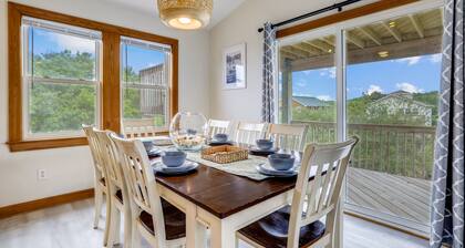 Yksityinen uima-allas, poreallas, pelihuone, lemmikkieläimet! Yhteisön allas ja tennis