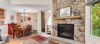 Kätevä huoneisto w / jaettu uima-allas ja poreallas - mtn näkymät, lähellä kaupunkia ja rinteitä!