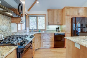 Frigorífic, microones, forn i placa de cuina 