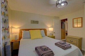 3 makuuhuonetta, silitysrauta/-lauta, ilmainen Wi-Fi, vuodevaatteet